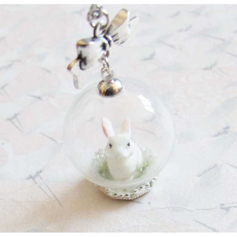 Collier Globe en Verre – Monde Féérique avec Lapin Blanc