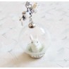 Collier lapin blanc globe en verre