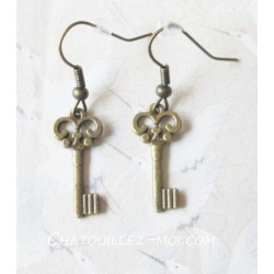 Boucles d'oreilles clef bronze