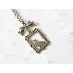 Collier lapin dans son cadre