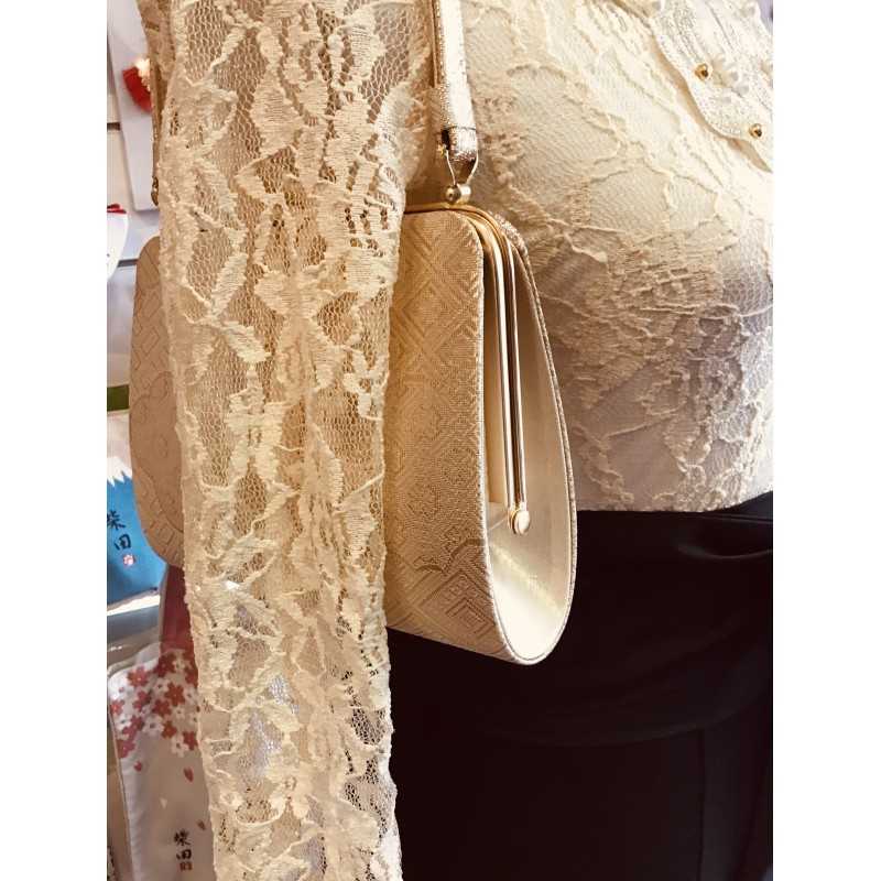 Top en dentelle ivoire brodé de perles nacrées et dorée