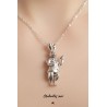 Collier Lapin Blanc d’Alice aux Pays des Merveilles en Métal Argenté