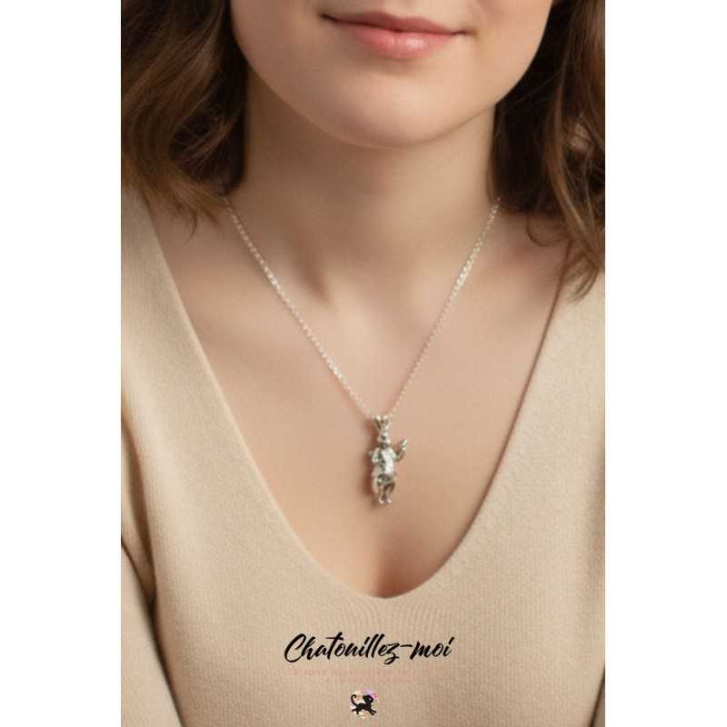 Collier Lapin Blanc d’Alice aux Pays des Merveilles en Métal Argenté