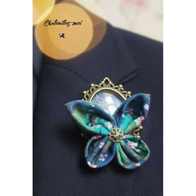 Broche cabochon origami papillon Sakura bleu – Modèle unique fait main