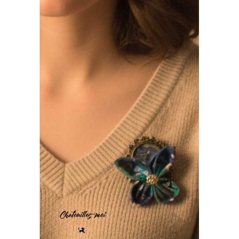 Sakura bleu – Bijou japonais en métal bronze fait main