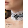Tour de Cou Dentelle Blanche et Ruban Satin Noir – Médaillon Chat