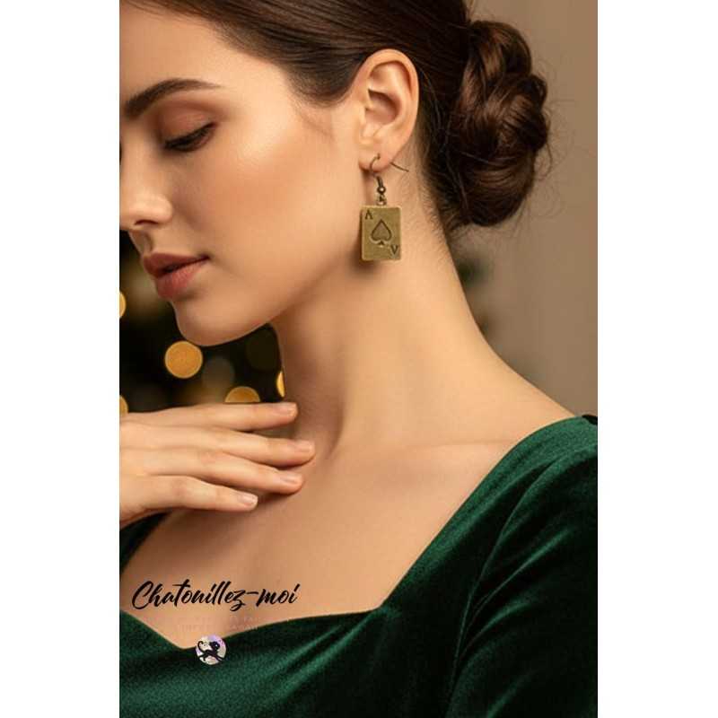 Boucles d’oreilles As de pique en métal bronze – Bijoux Alice steampunk