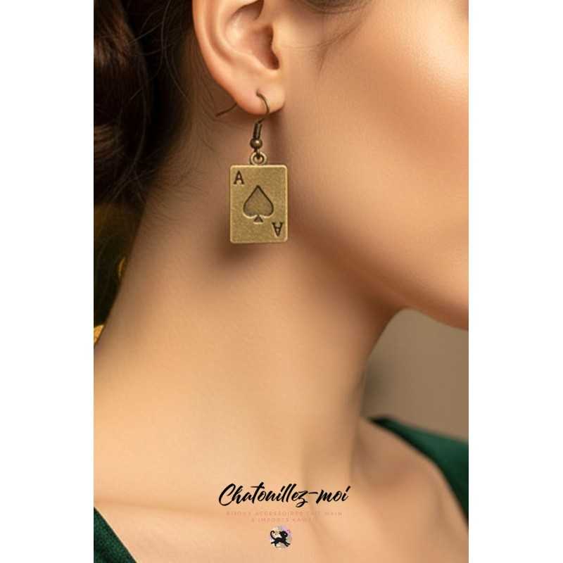 Boucles d’oreilles As de pique en métal bronze – Bijoux Alice steampunk