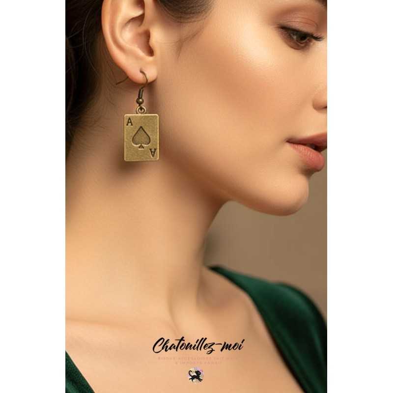 Boucles d’oreilles As de pique en métal bronze – Bijoux Alice steampunk