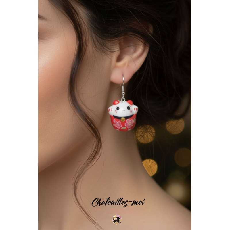 Boucles d’oreilles Maneki Neko rouge et blanc – Porte-bonheur japonais