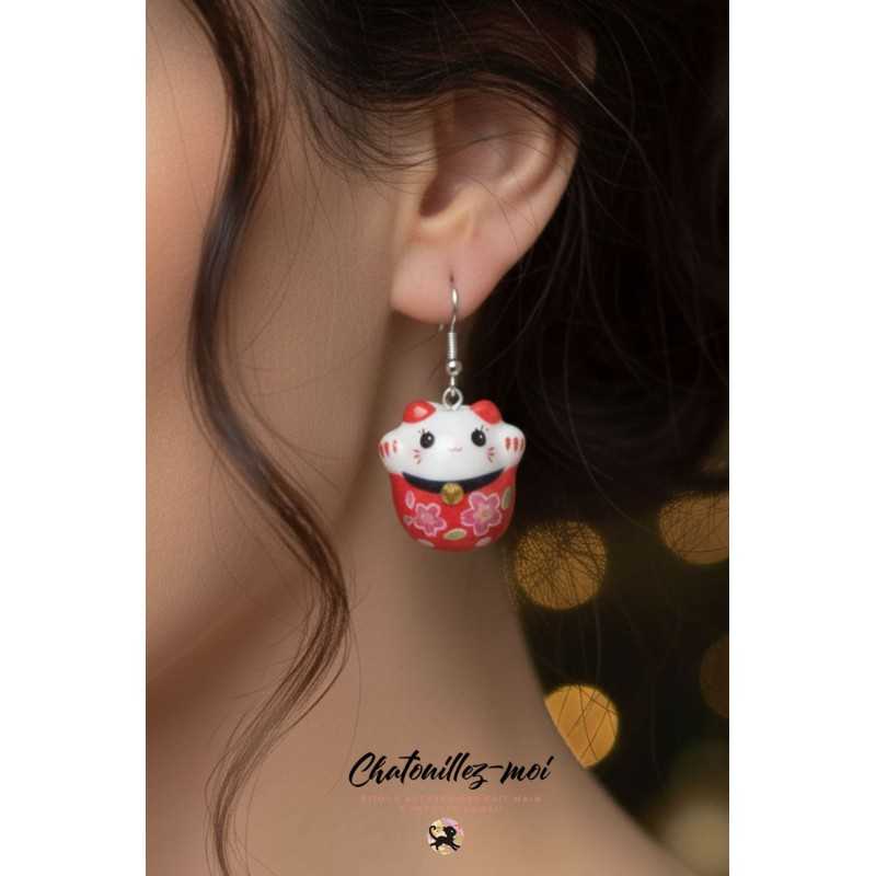 Boucles d’oreilles Maneki Neko rouge et blanc – Porte-bonheur japonais