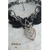 Collier ras de cou en dentelle noire et strass argenté