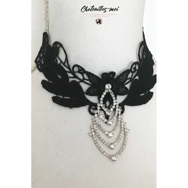 Collier ras de cou en dentelle noire et strass argenté