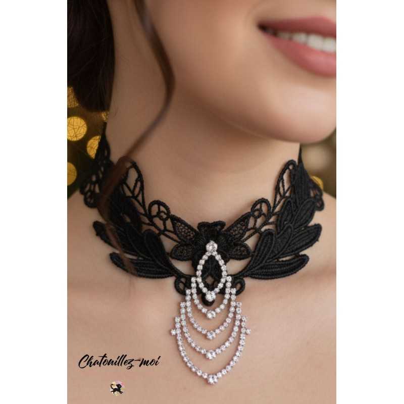 Collier ras de cou en dentelle noire et strass argenté