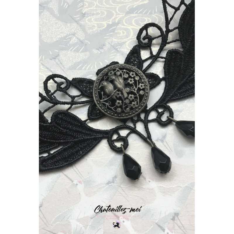 Collier ras de cou dentelle noire avec ornement oiseaux bronze