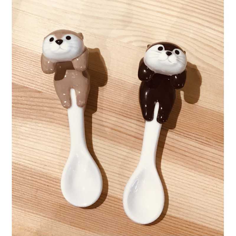 Cuillère loutre claire