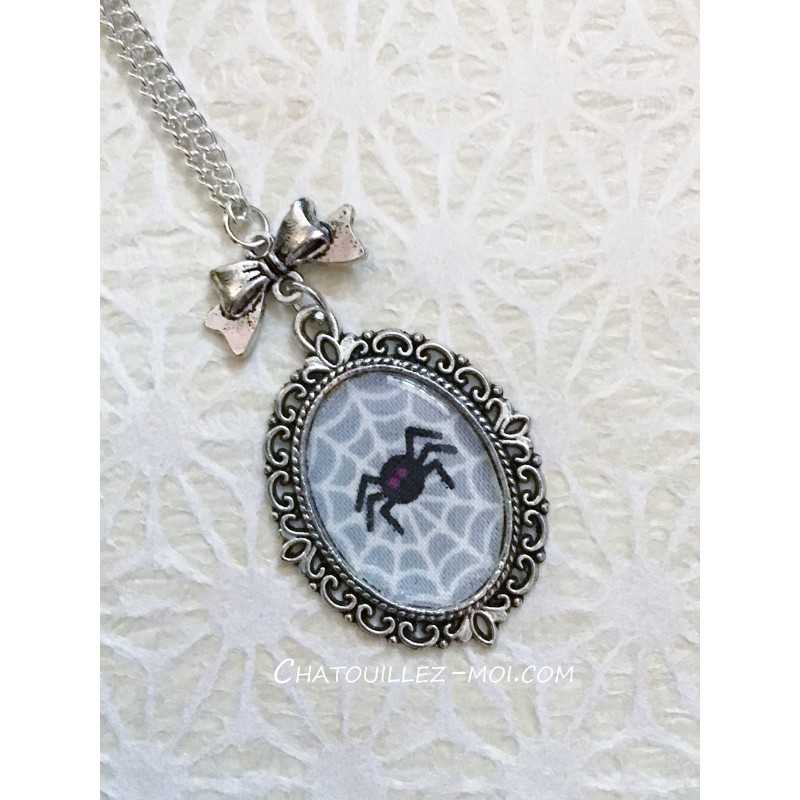 Collier cabochon araignée