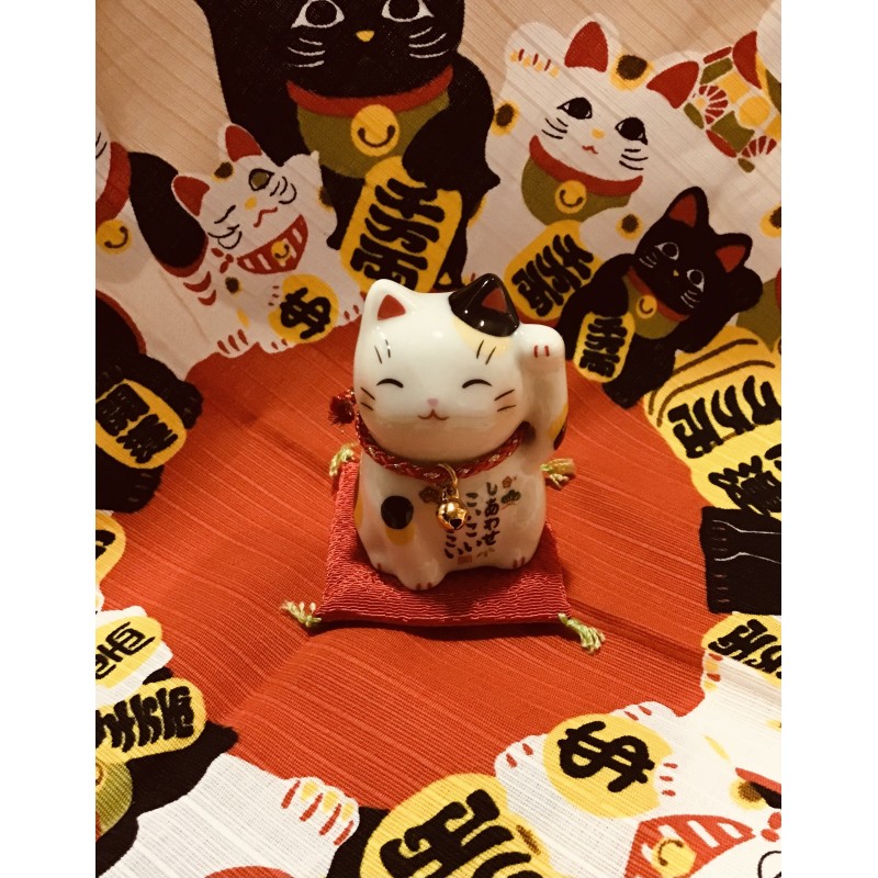 Maneki neko, chat et oreille noire porte-bonheur