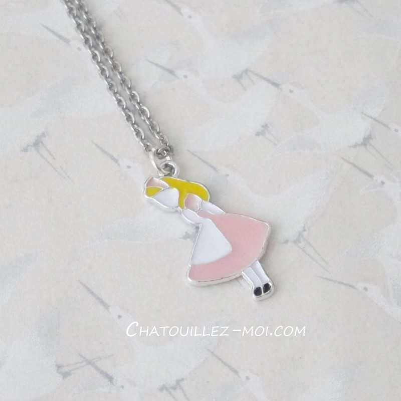 Collier Alice aux Pays des Merveilles – Robe Rose & Chaîne Acier Inoxydable