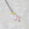 Collier Alice aux Pays des Merveilles – Robe Rose & Chaîne Acier Inoxydable