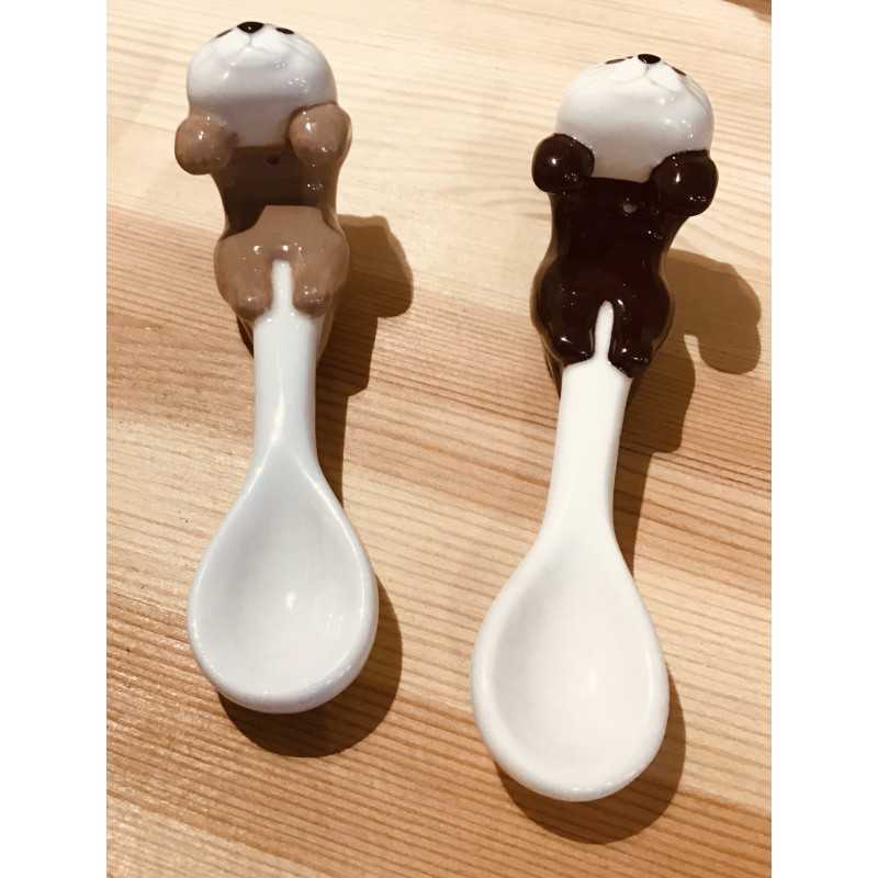 Cuillère loutre claire