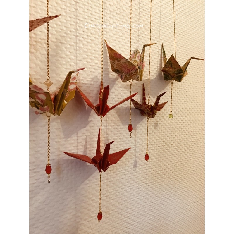 Grue origami à suspendre, en papier japonais blanc et rouge